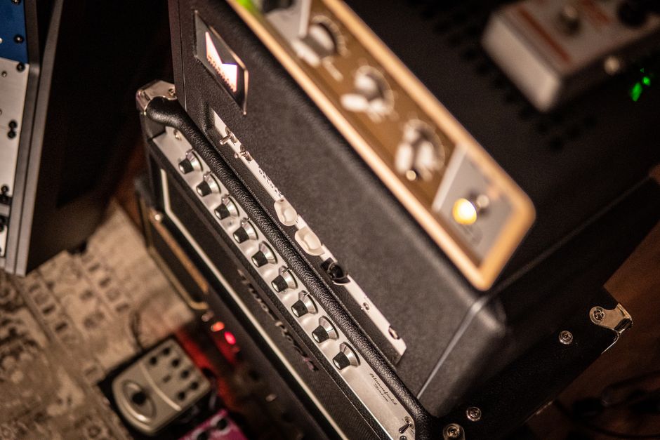 Overhead view of a vintage guitar amplifier and pedals, showcasing classic controls.